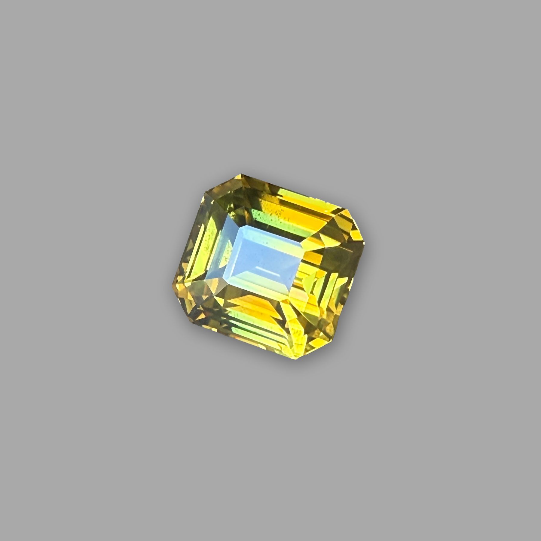 Saphir 6,07 ct, mehrfarbig