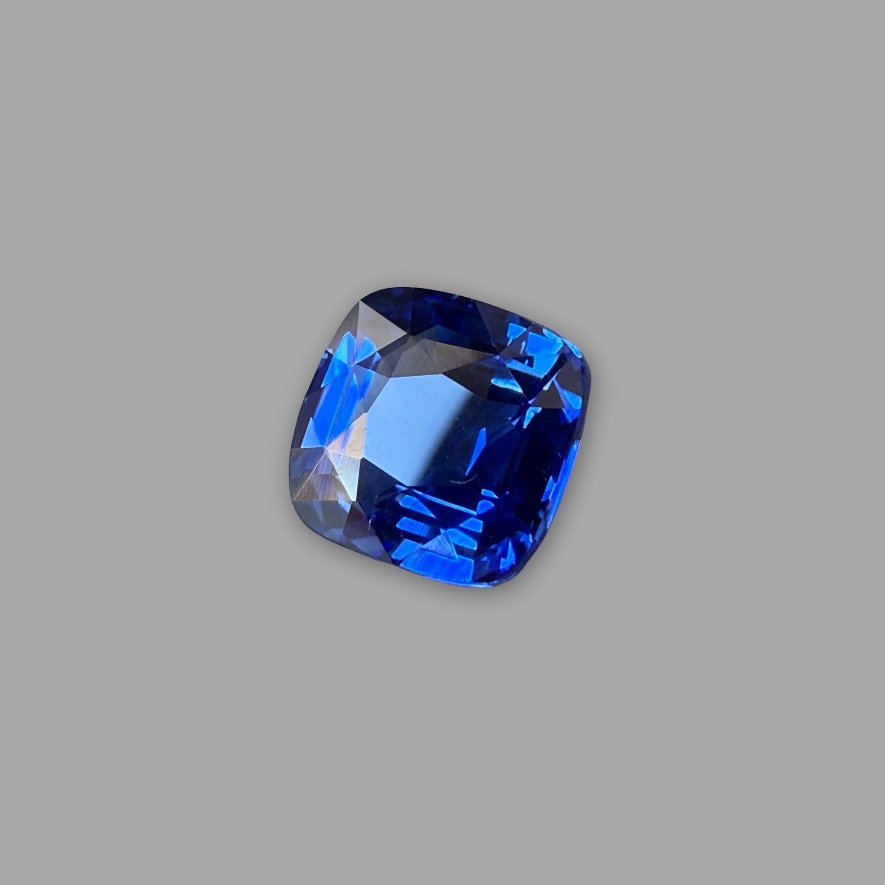 Sapphire 2.56 ct, blue