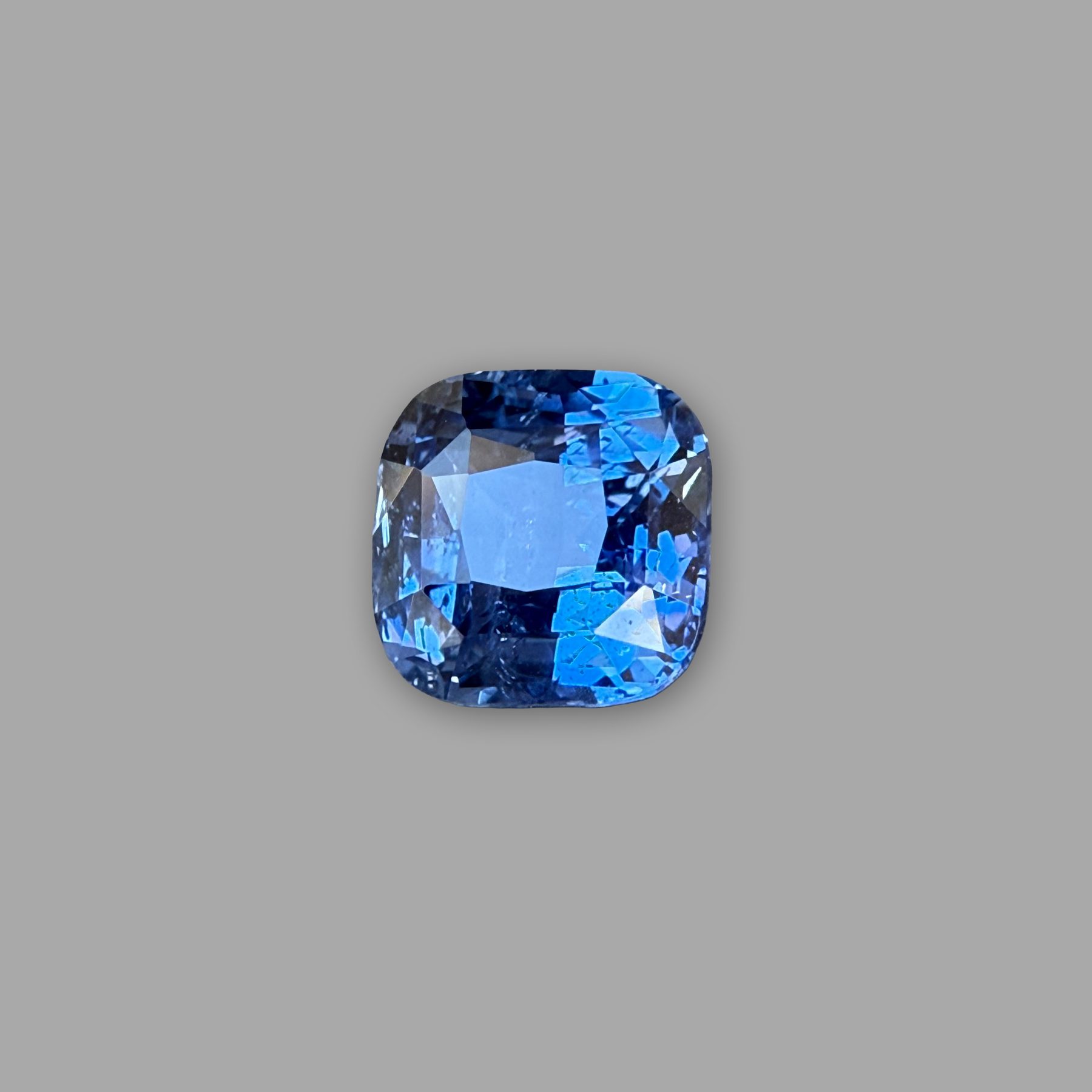 Saphir 3,65 ct, blau