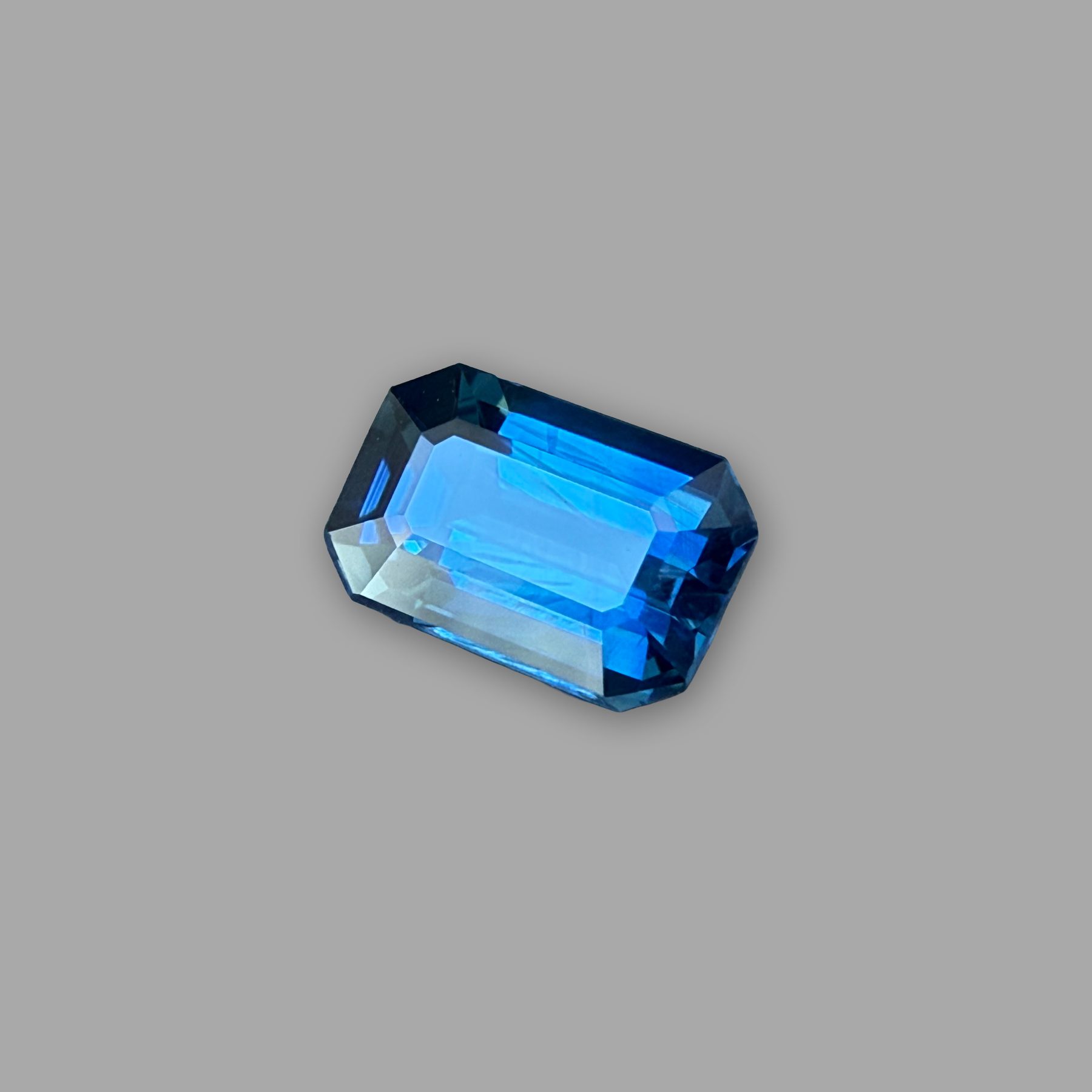 Saphir 2,08 ct, blau