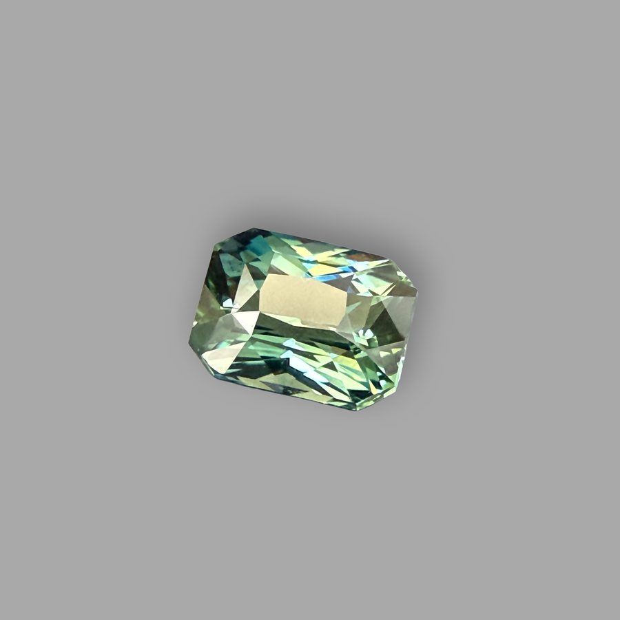 Saphir 1,05 ct, mehrfarbig